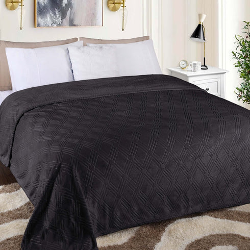 King Black Geometric Flannel Woven Plush Blanket