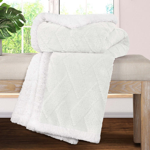 King White Fleece Knitted Plush Blanket