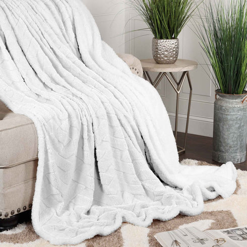 King White Fleece Knitted Plush Blanket