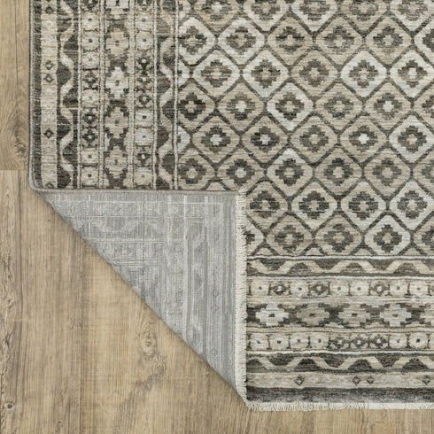 8' X 11' Gray And Beige Diamond Area Rug With Fringe