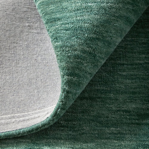 9' X 13' Green And White Hand Woven Area Rug