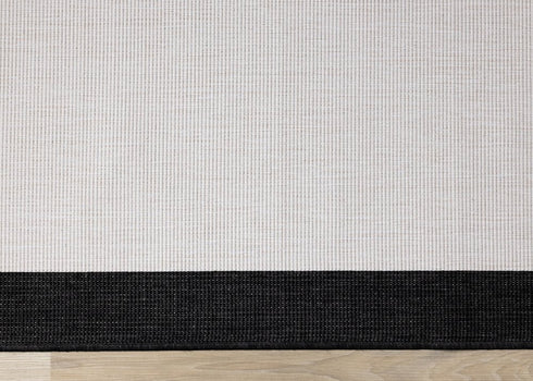 5' X 8' Black And Cream Area Rug