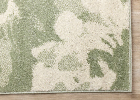 5' X 8' Green And Cream Botanical Leaves Area Rug
