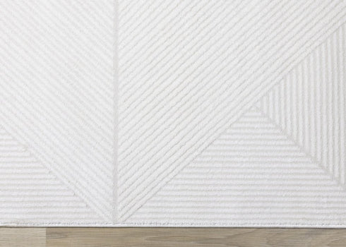 5' X 8' Cream And White Geometric Area Rug