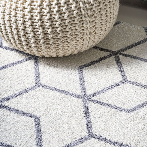 5' X 8' Diamond Area Rug