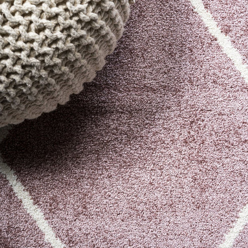 5' X 8' Diamond Area Rug