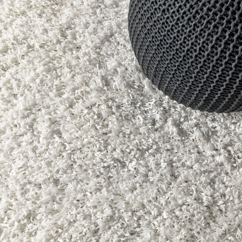 5' X 8' White Area Rug With Fringe