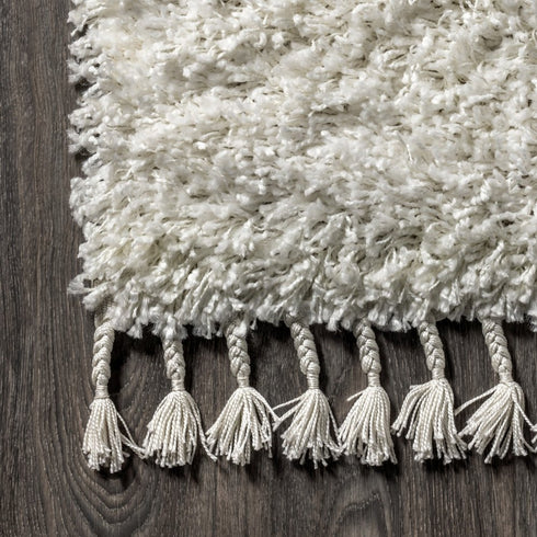 5' X 8' White Area Rug With Fringe