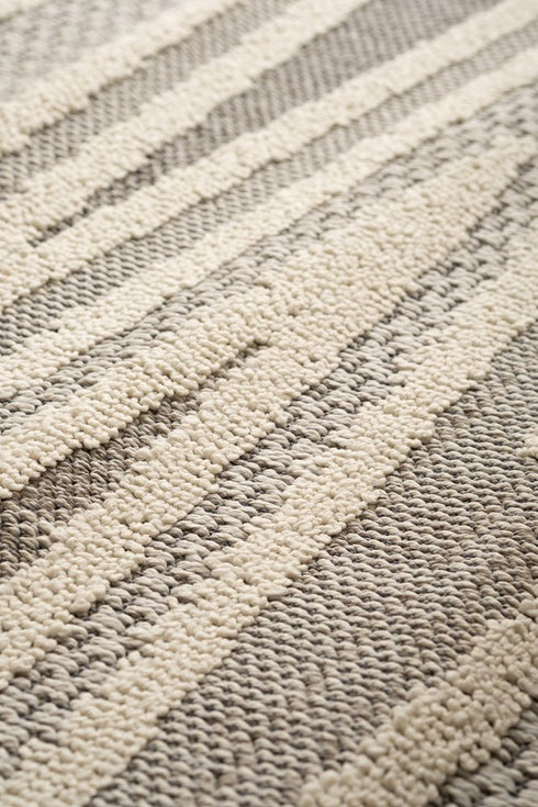 7' X 10' Gray And Beige Abstract Area Rug