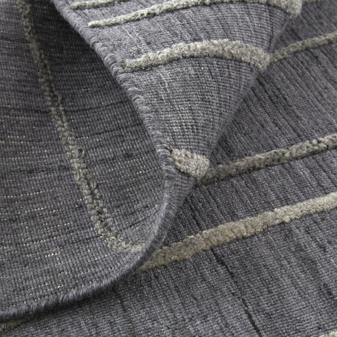 5' X 8' Gray And Silver Hand Woven Area Rug
