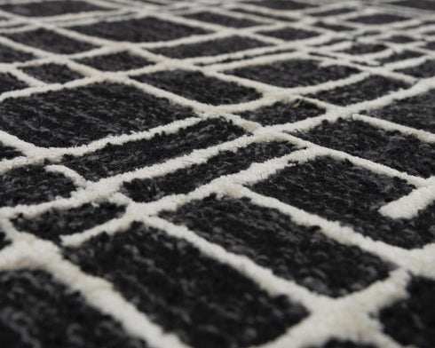 5' X 8' Black And Ivory Wool Geometric Hand Tufted Area Rug